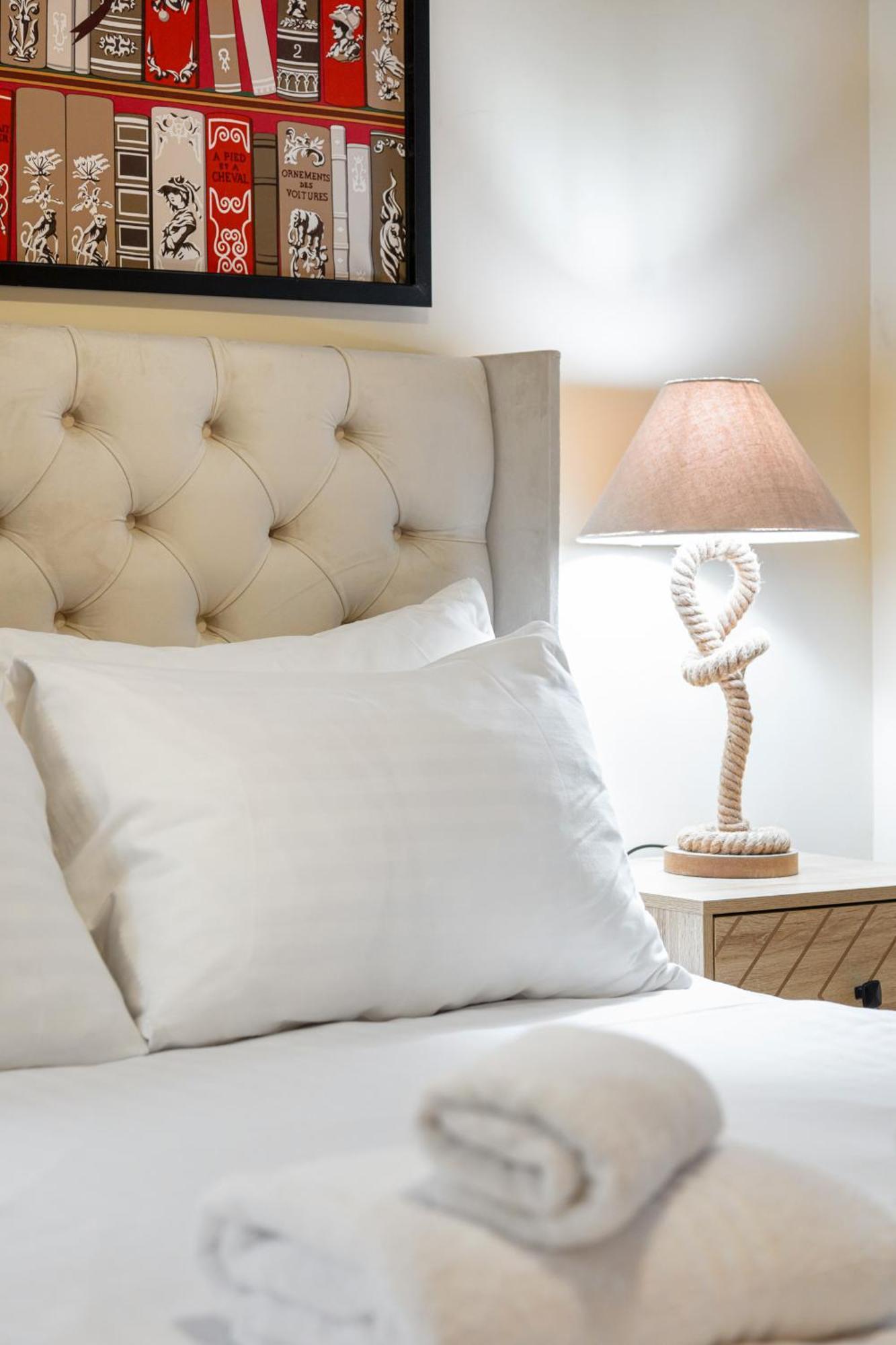 Elegant Kensington Apartment With Patio London Bagian luar foto
