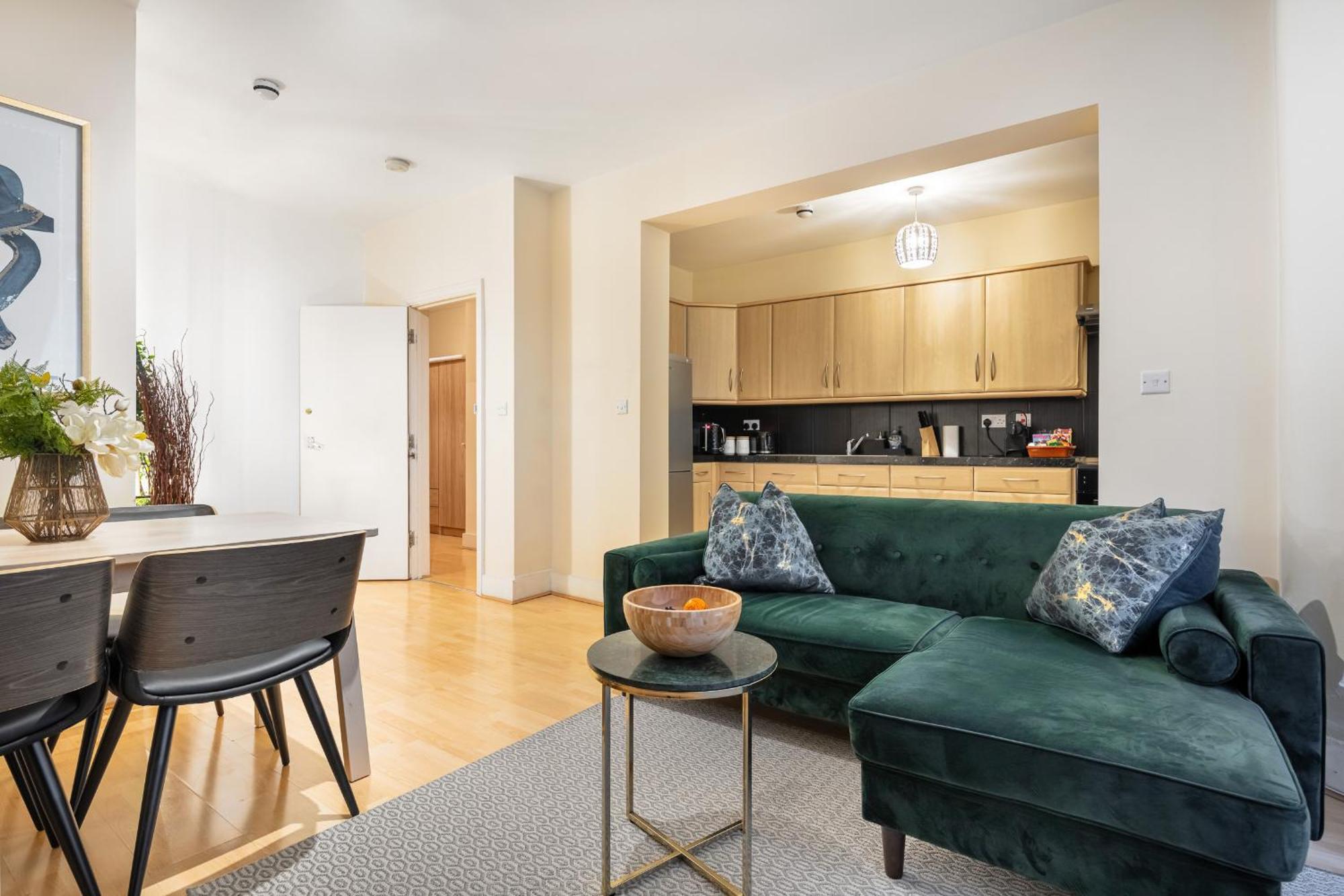 Elegant Kensington Apartment With Patio London Bagian luar foto