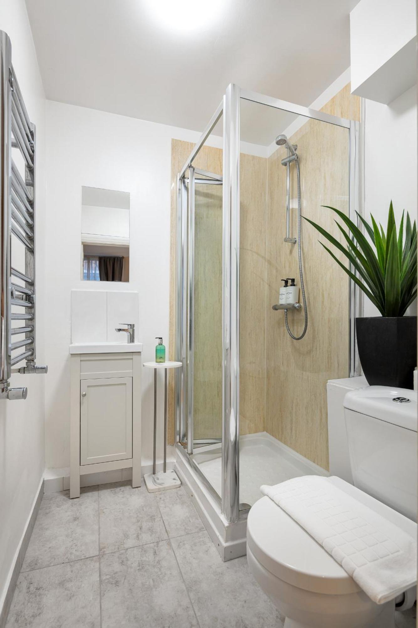 Elegant Kensington Apartment With Patio London Bagian luar foto