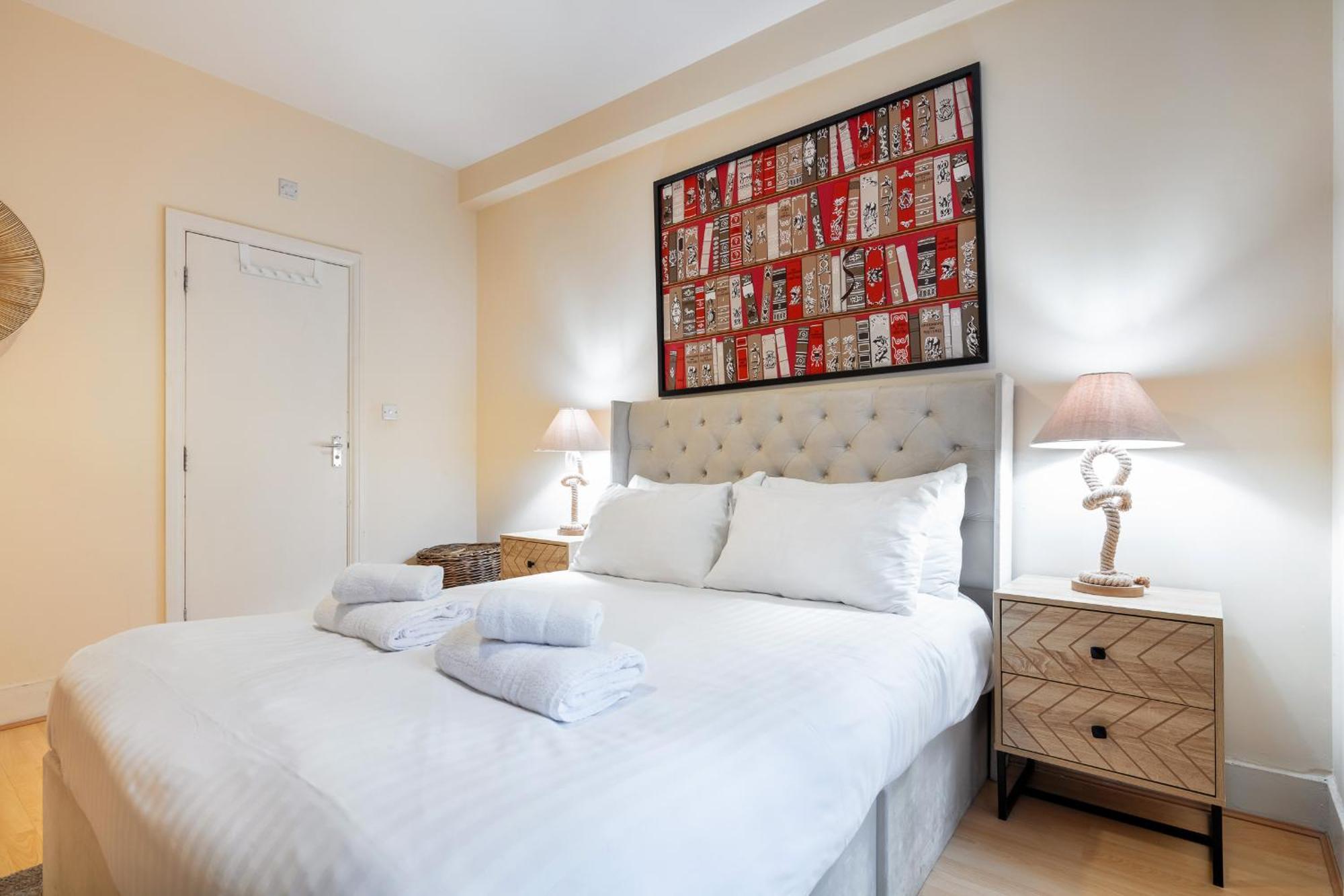 Elegant Kensington Apartment With Patio London Bagian luar foto