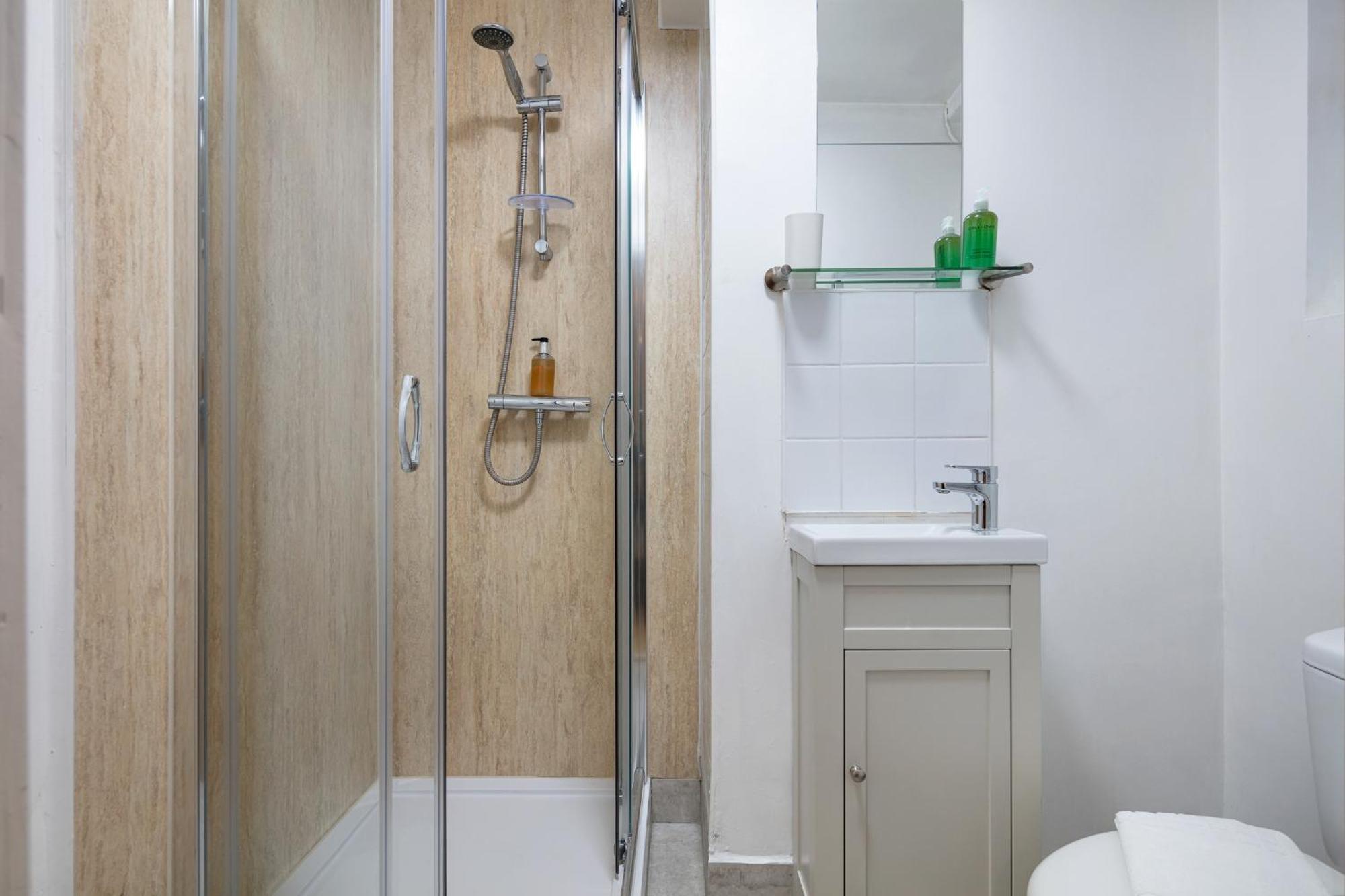 Elegant Kensington Apartment With Patio London Bagian luar foto