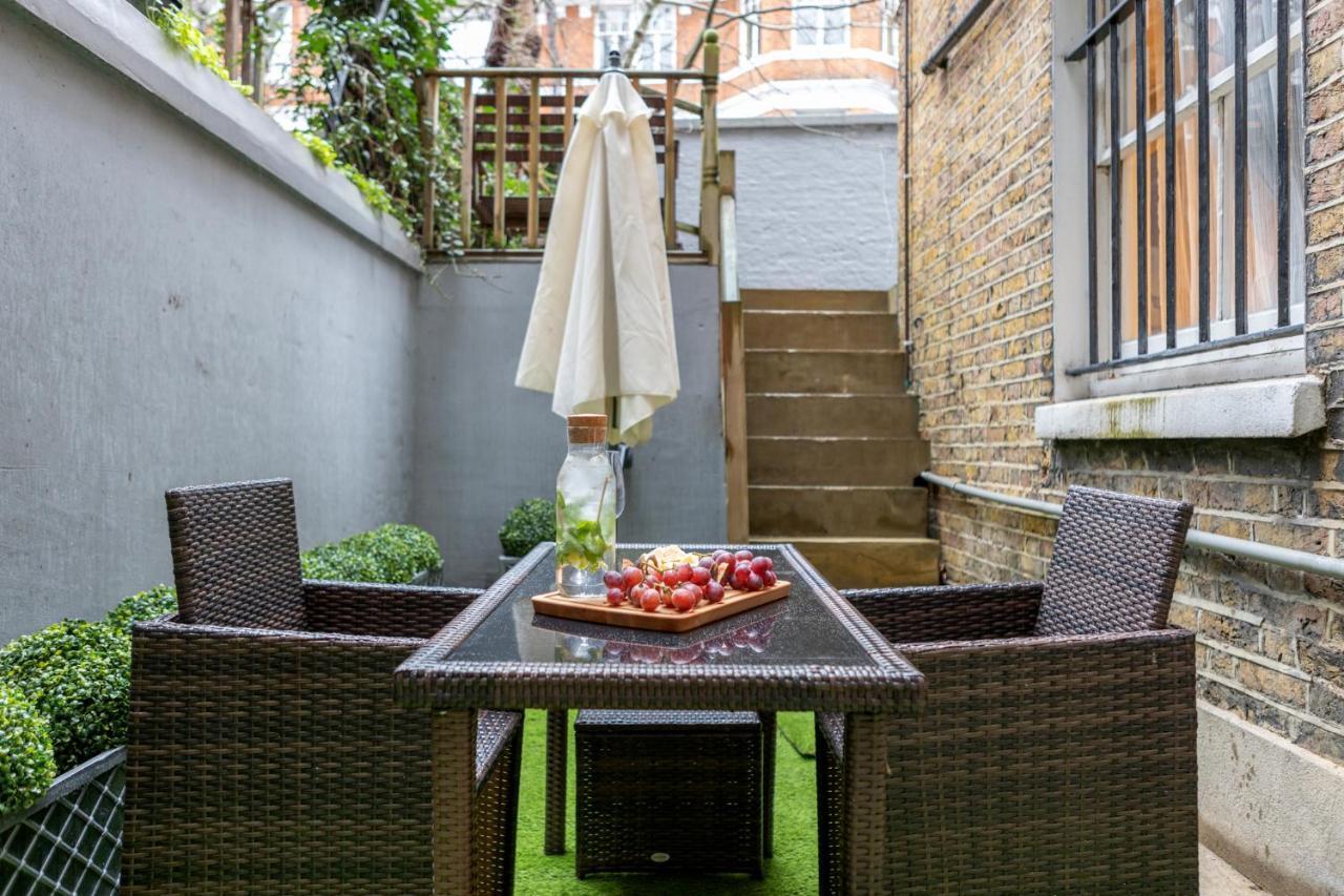 Elegant Kensington Apartment With Patio London Bagian luar foto