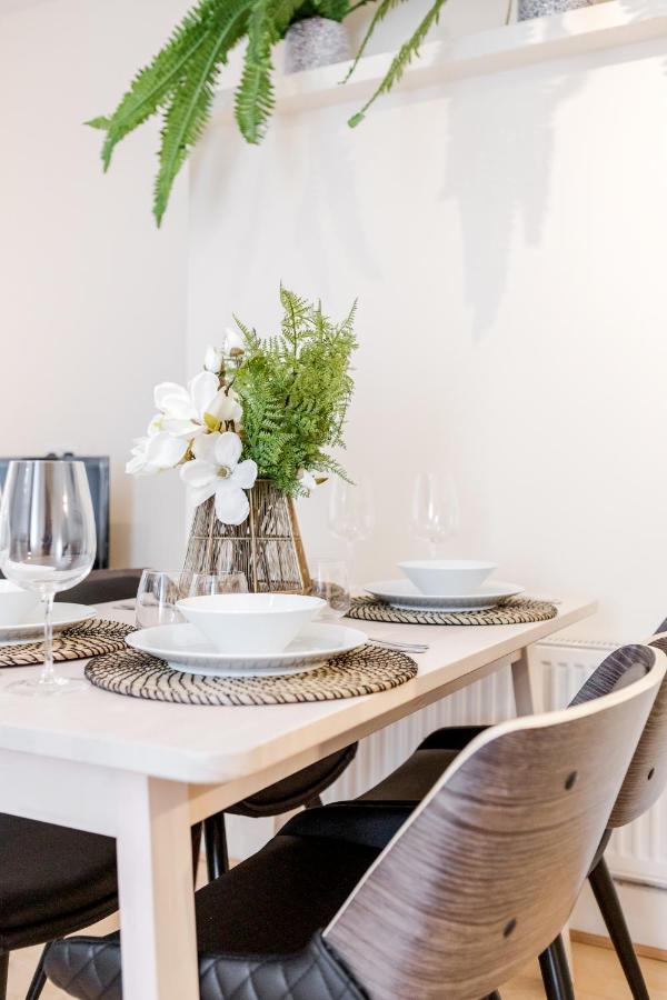 Elegant Kensington Apartment With Patio London Bagian luar foto