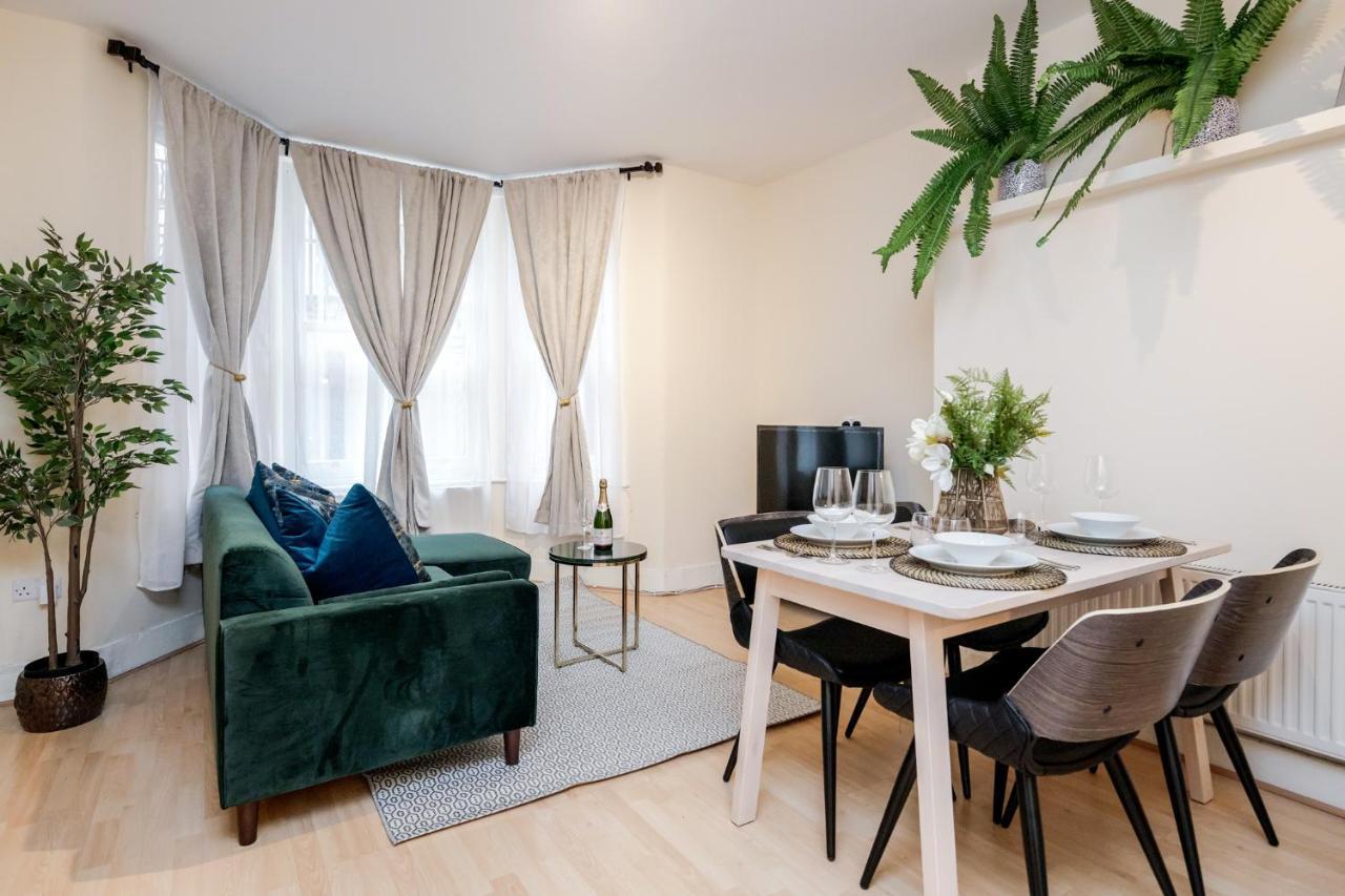 Elegant Kensington Apartment With Patio London Bagian luar foto