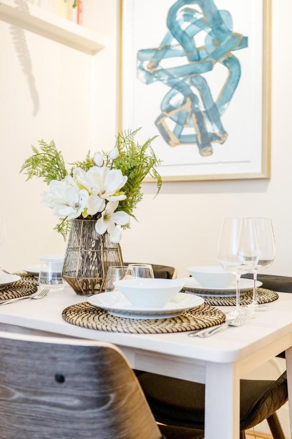 Elegant Kensington Apartment With Patio London Bagian luar foto
